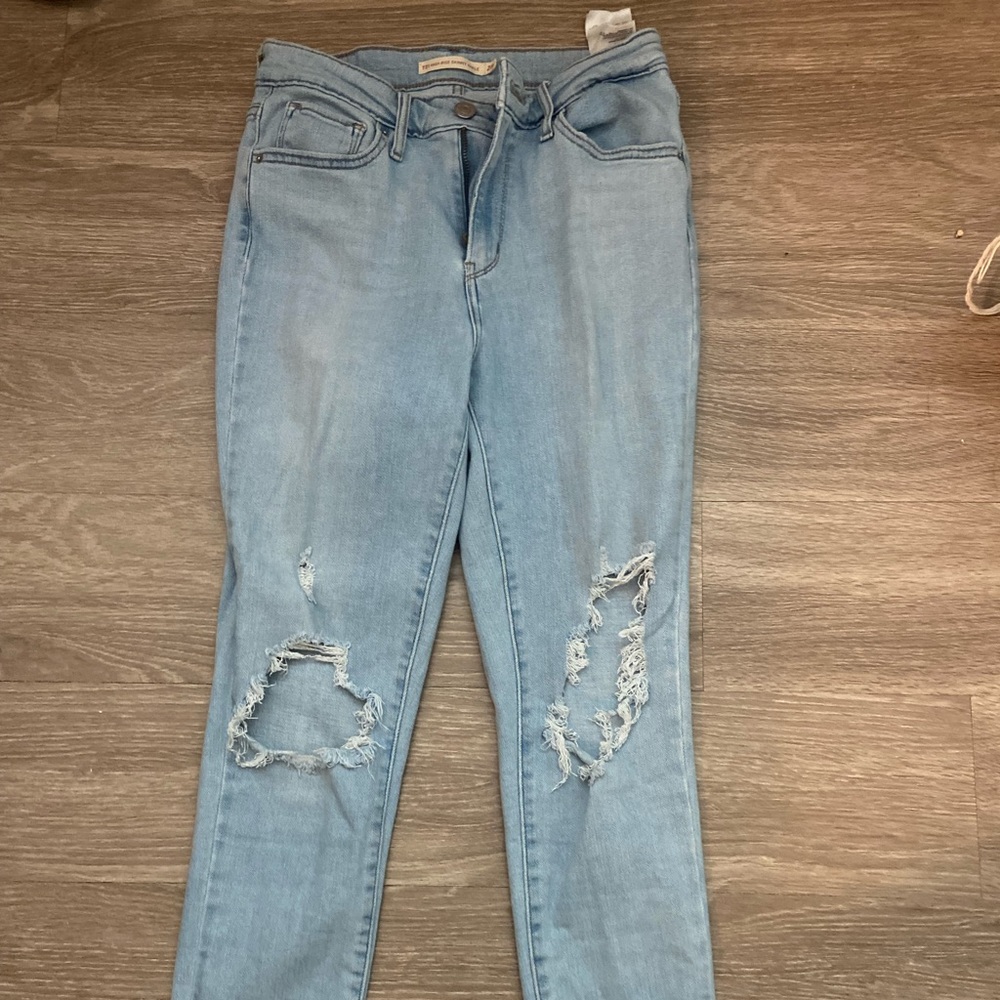 Levi ripped jeans